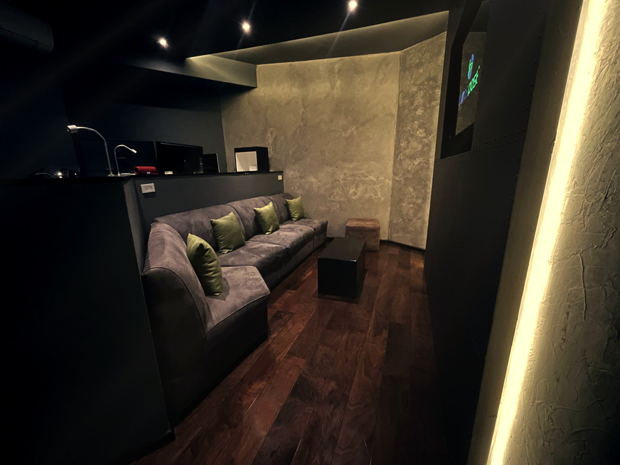 Client seating area in the Lomas Post Baselight suite